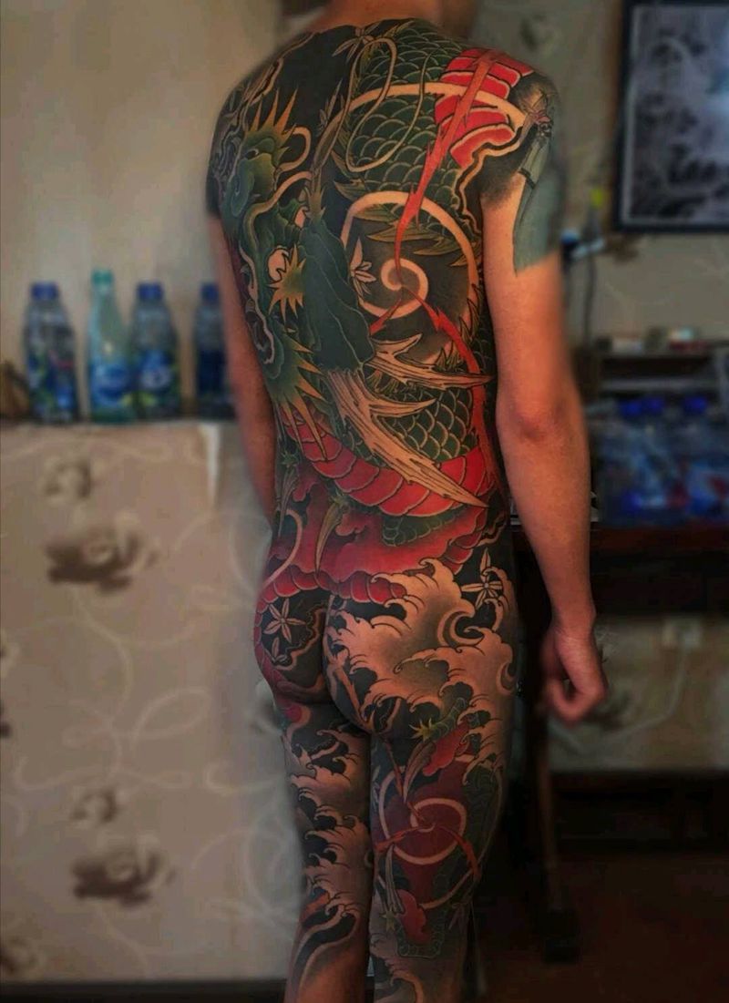 彩色大龙纹身图片_背部腿部新传统纹身图案