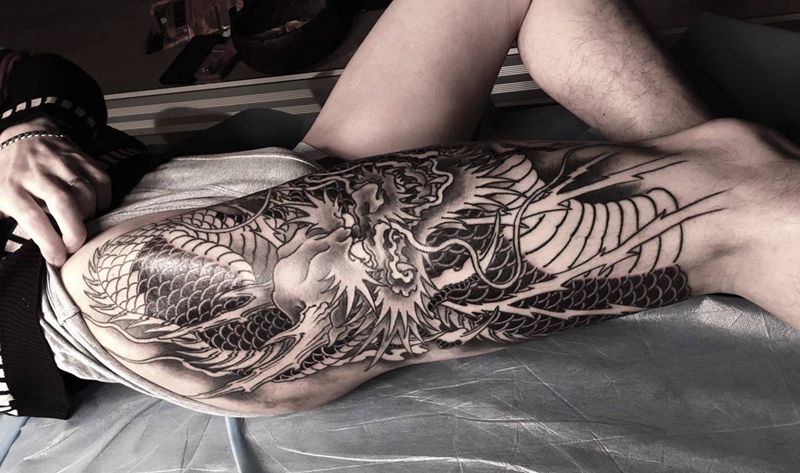 龙纹身图片_腿部臀部新传统纹身图案