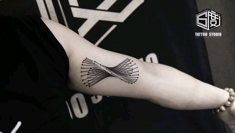 几何线条纹身图片_手臂几何纹身图案