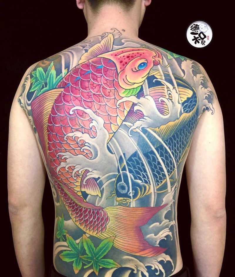 双鱼纹身图片_背部纹身图案