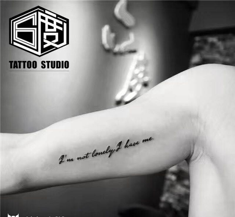 大臂内侧英文纹身图片