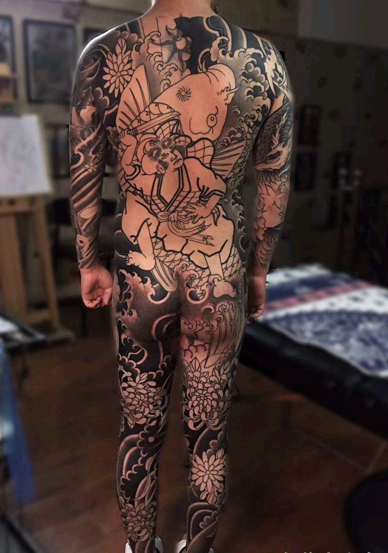 大通体纹身图片_背部腿部纹身图案