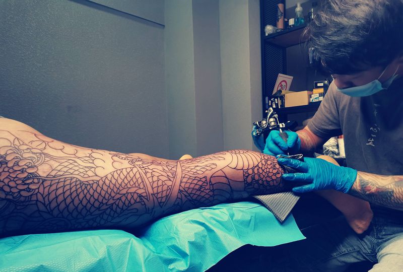 花腿龙纹身图片_腿部手臂老传统新传统纹身图案