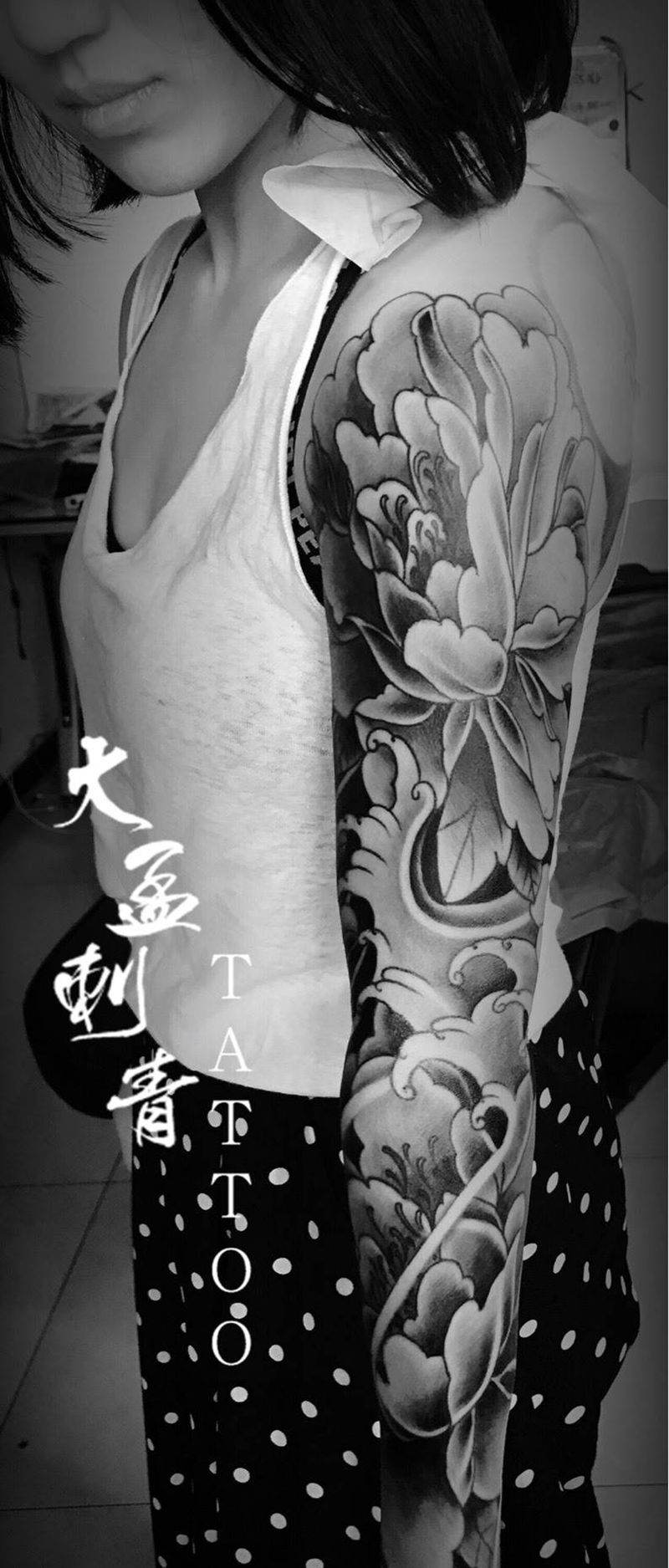 牡丹花臂纹身图片_成品纹身图案