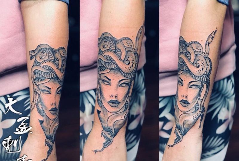 美杜莎纹身图片_手臂纹身图案