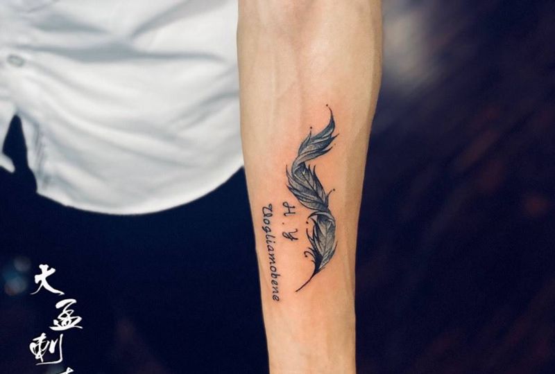 羽毛字母纹身图片_成品纹身图案