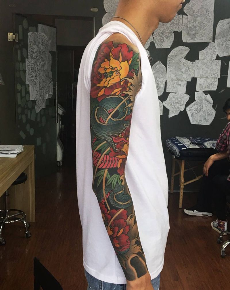 蛇牡丹纹身图片