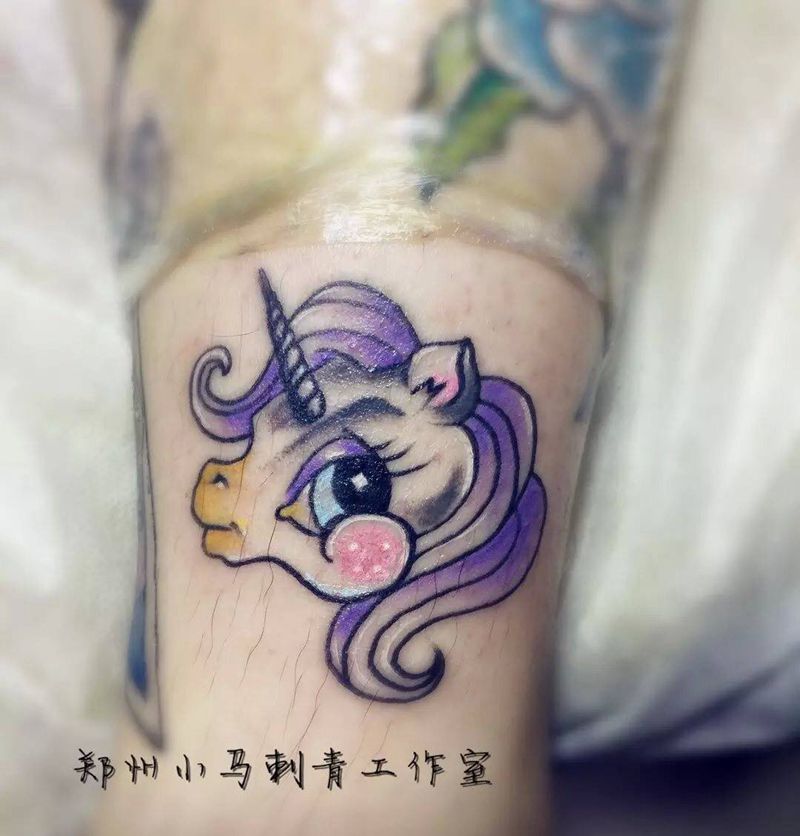 独角兽纹身图片_成品腿部动物纹身图案