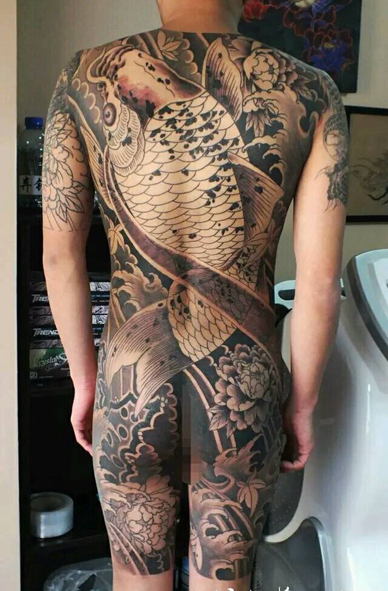 鲤鱼牡丹纹身图片_背部传统动物原创成品纹身图案