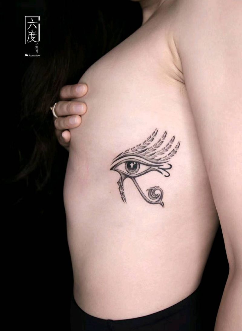 上视之眼纹身图片_腰部欧美写实纹身图案