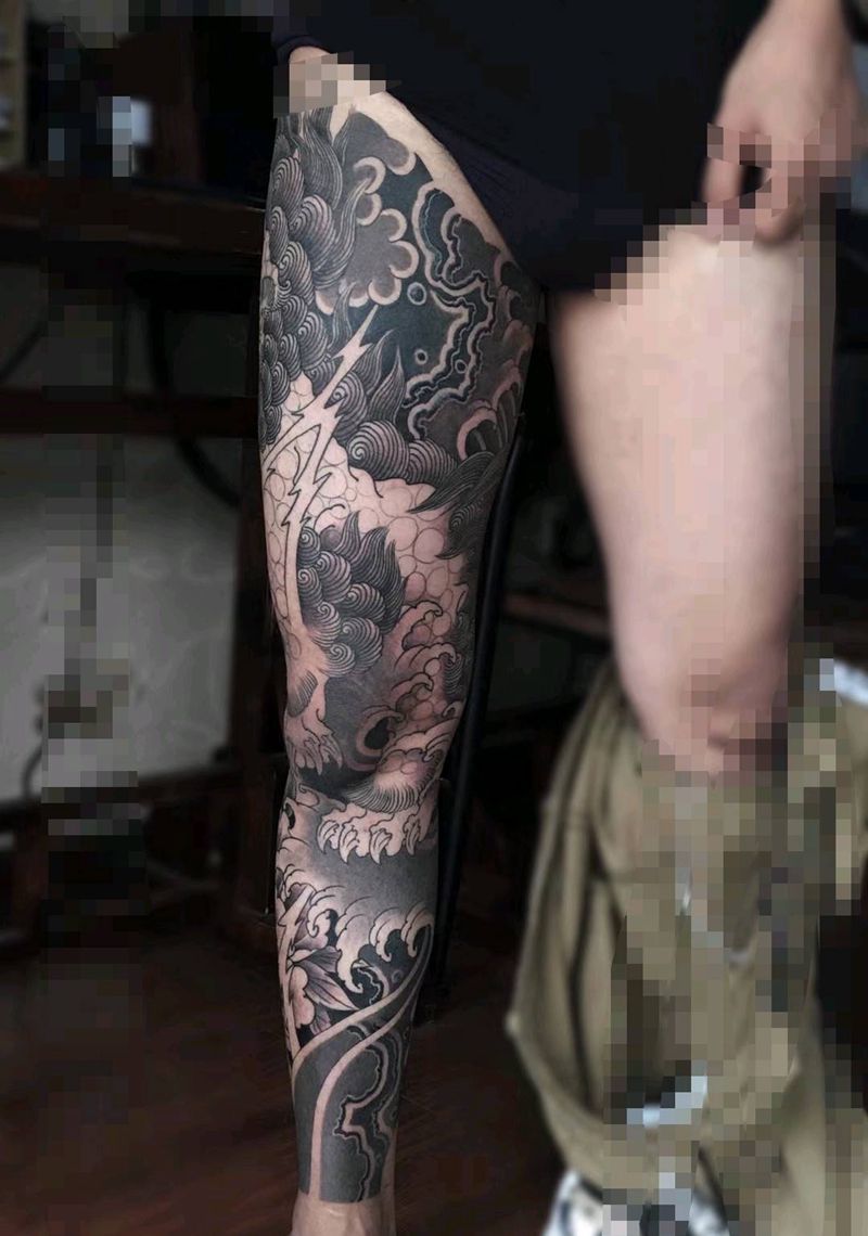 唐狮纹身图片_腿部新传统唐狮牡丹纹身图案