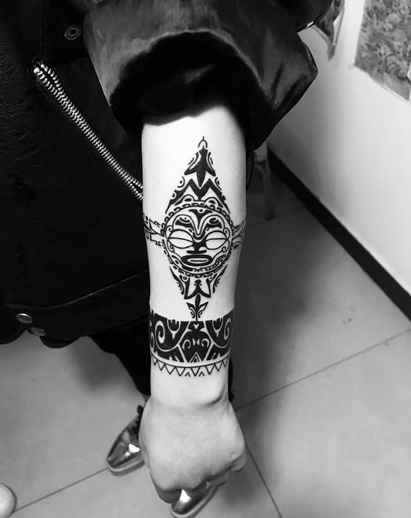 图腾臂环纹身图片