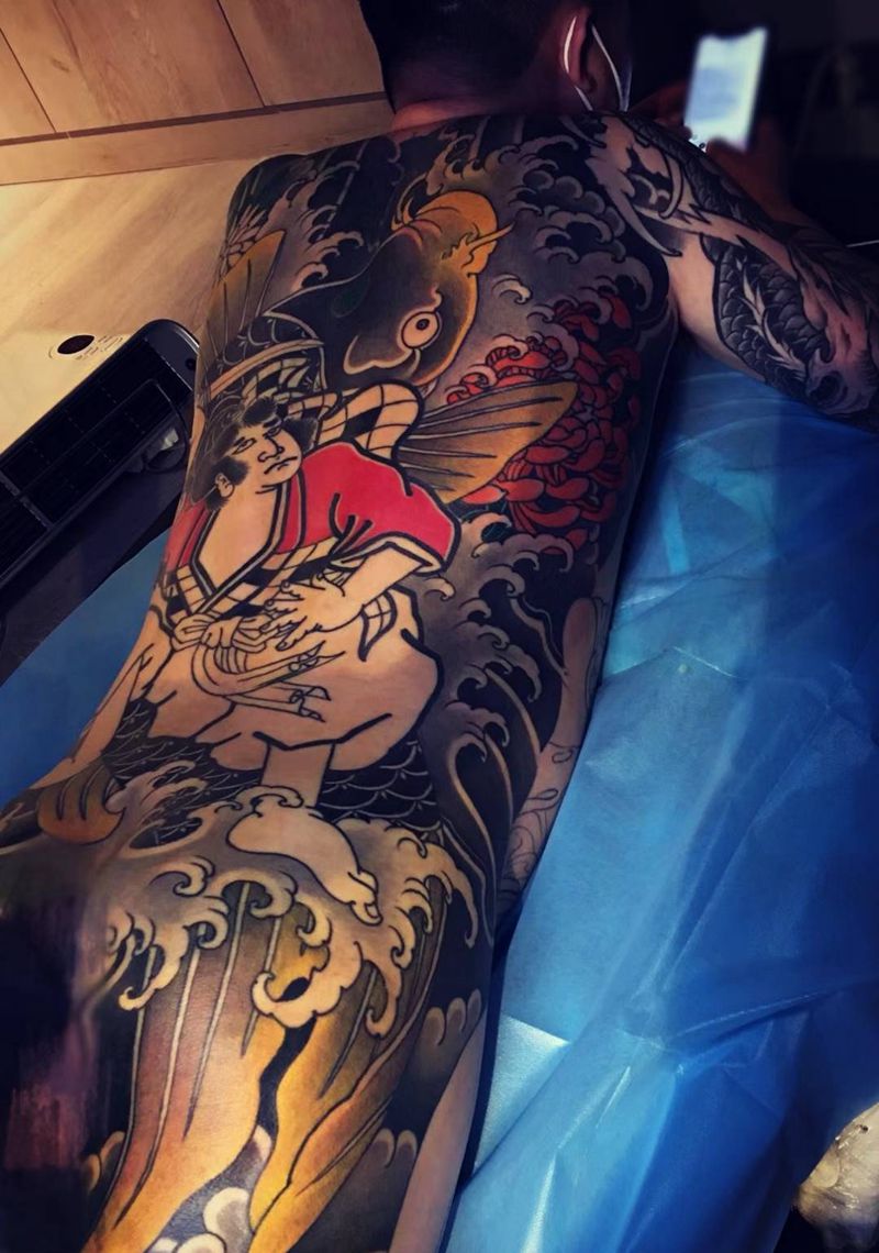 通体纹身图片_背部腿部老传统纹身图案