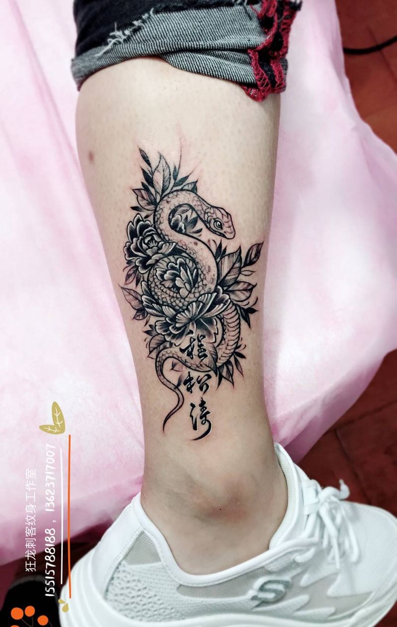 小蛇纹身图片_脚部腿部图腾欧美写实蛇小清新小蛇纹身图案