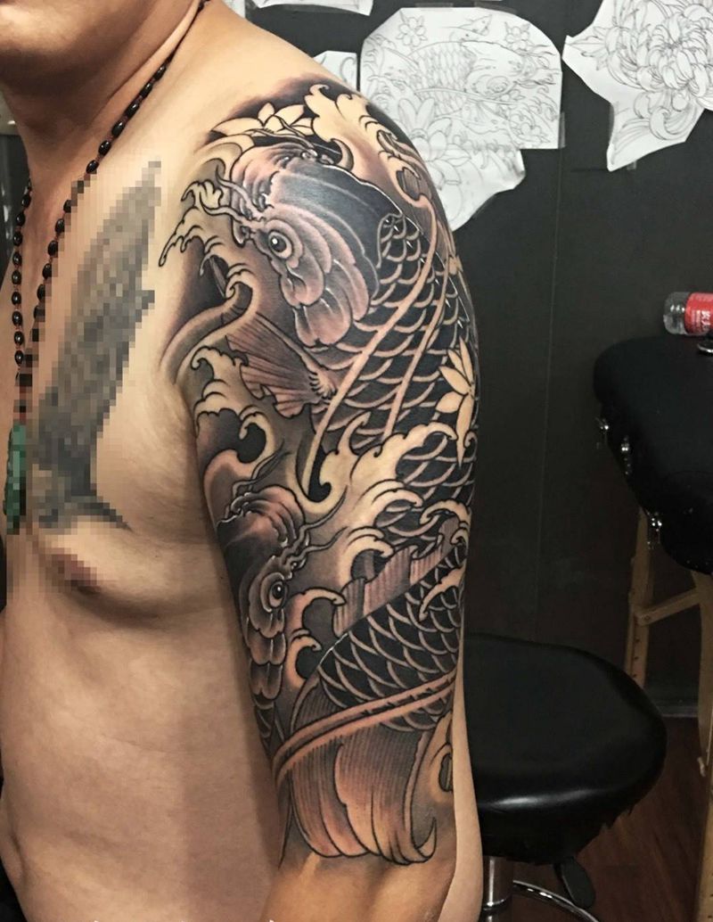 遮盖鲤鱼纹身图片