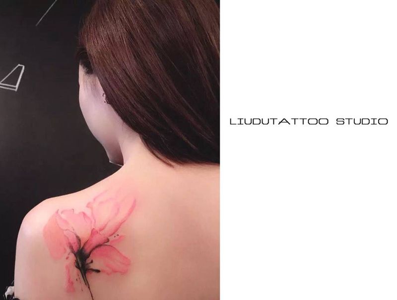 水彩花纹身图片