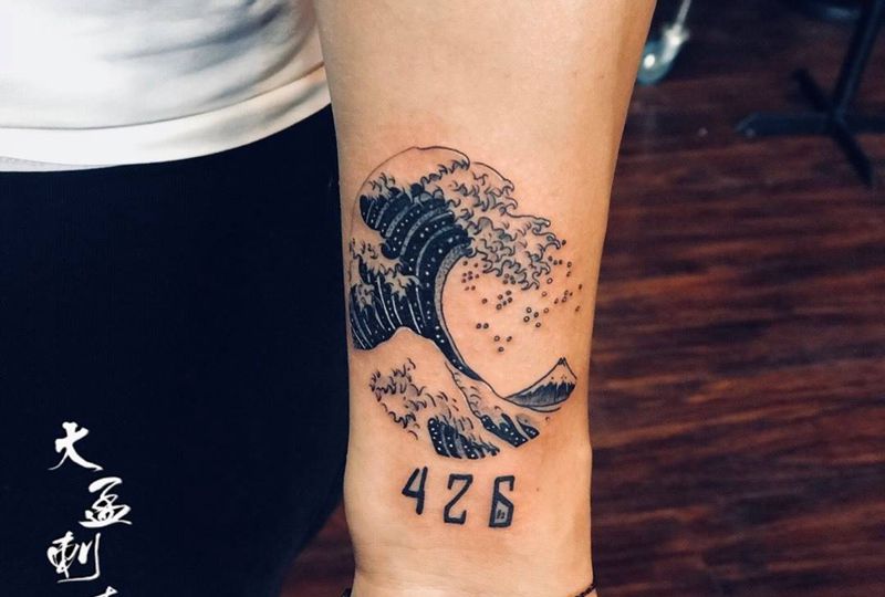 手腕水浪纹身图片_成品纹身图案