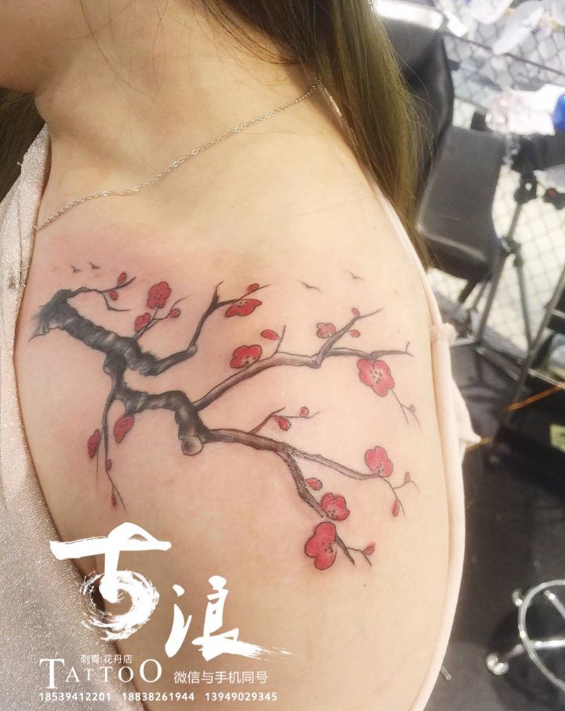 字母遮盖纹身图片_成品肩部传统清新植物纹身图案