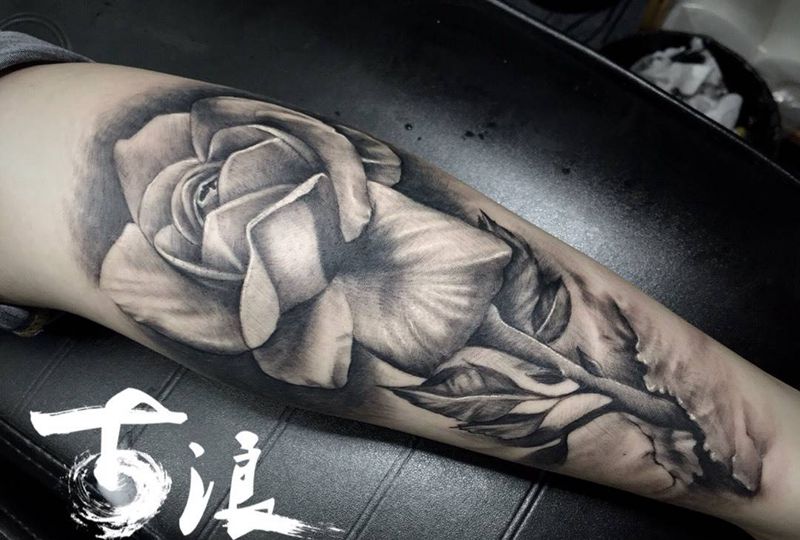 写实玫瑰纹身图片