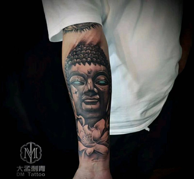 石裂佛纹身图片_欧美写实纹身图案