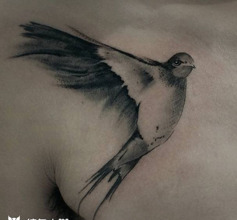 水墨风燕子纹身图片_胸部水墨纹身图案