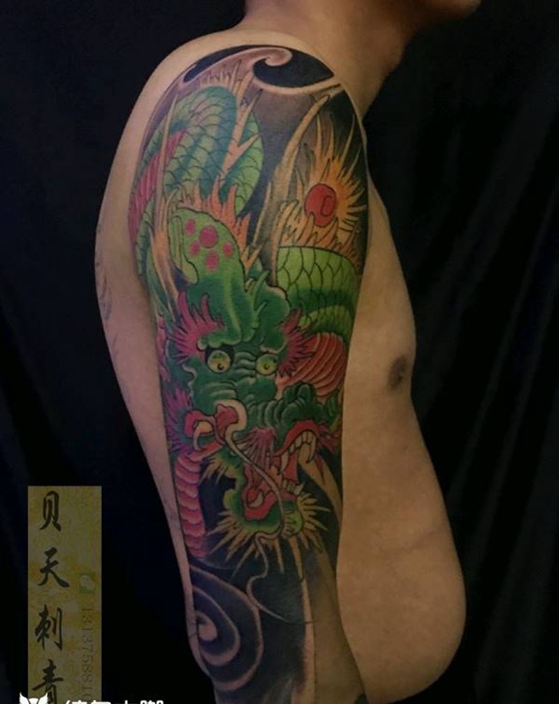 彩色大臂龙纹身图片_肩部新传统纹身图案