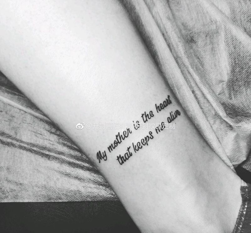 英文纹身图片_脚部腿部花体字New School英文纹身图案