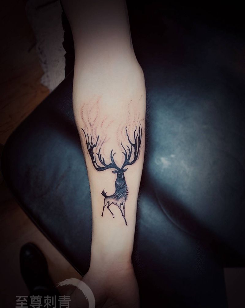 鹿纹身图片_手臂欧美写实纹身图案