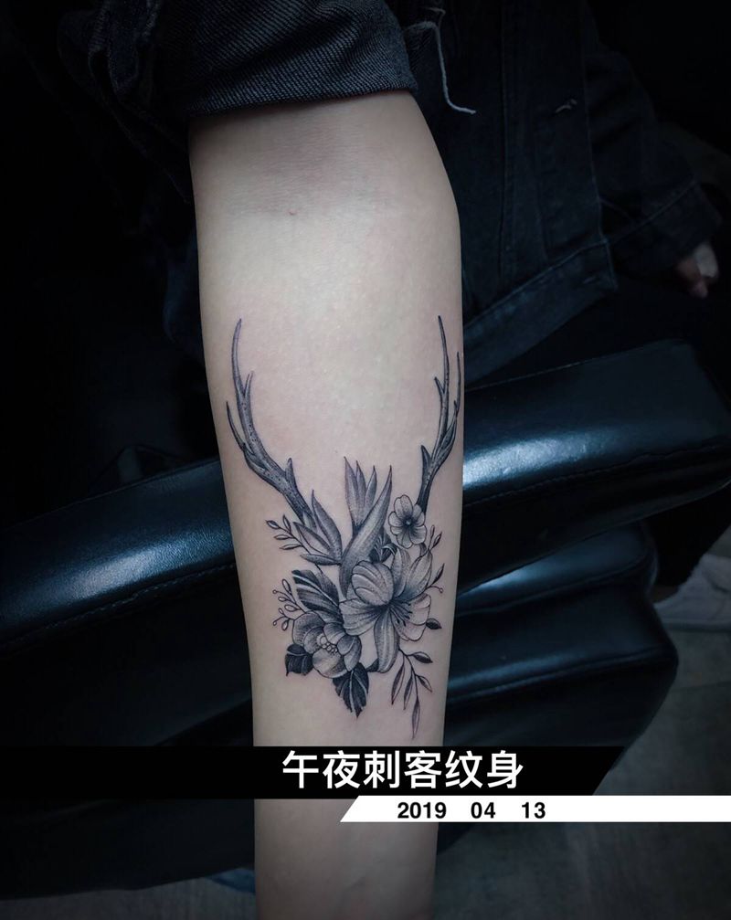 点刺花纹身图片_手臂纹身图案