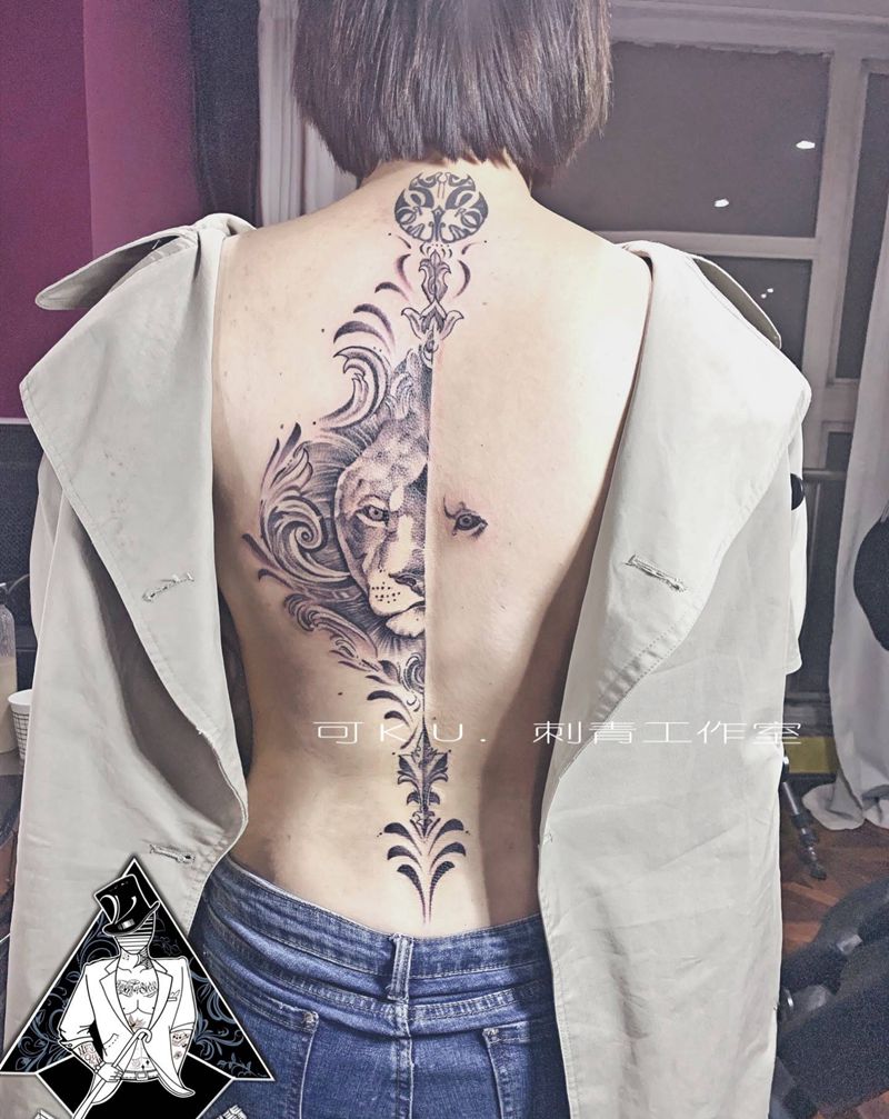 狮子纹身图片_背部点刺图腾纹身图案