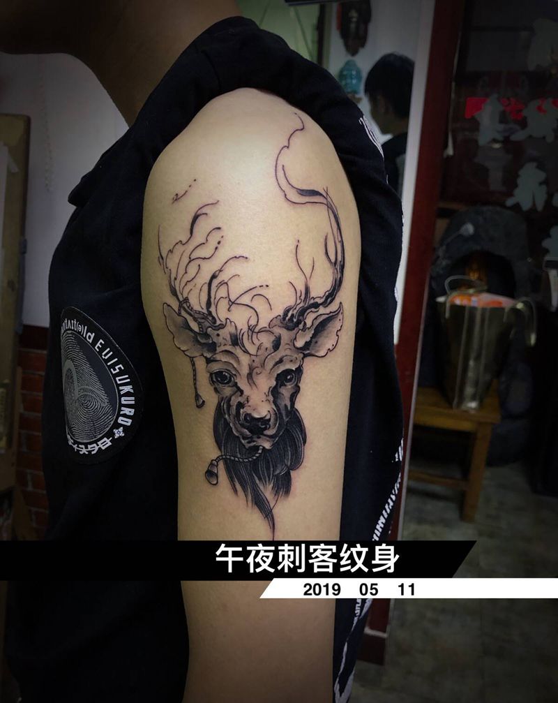 鹿头纹身图片_手臂新传统纹身图案