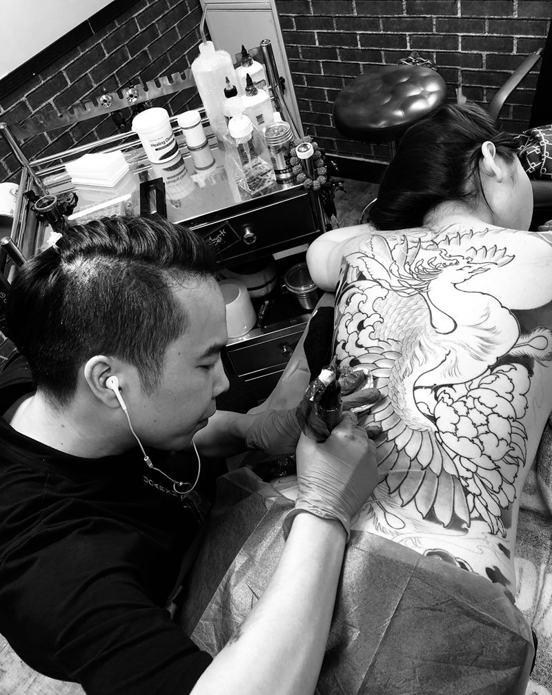 凤凰纹身图片_背部新传统纹身图案