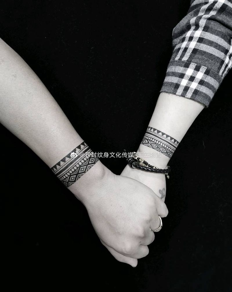 情侣臂环纹身图片_手部手臂图腾几何情侣臂环纹身图案