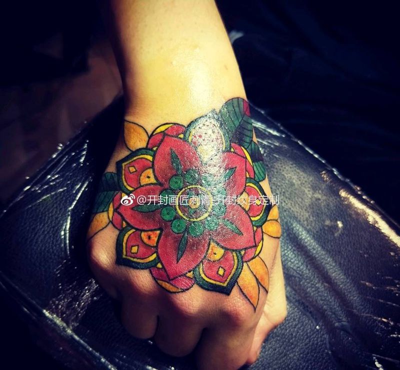 Old school纹身图片_手臂手部Old School老传统花欧美纹身图案