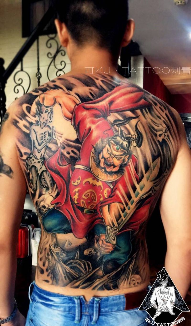 钟馗捉鬼纹身图片_成品背部传统鬼神人物纹身图案