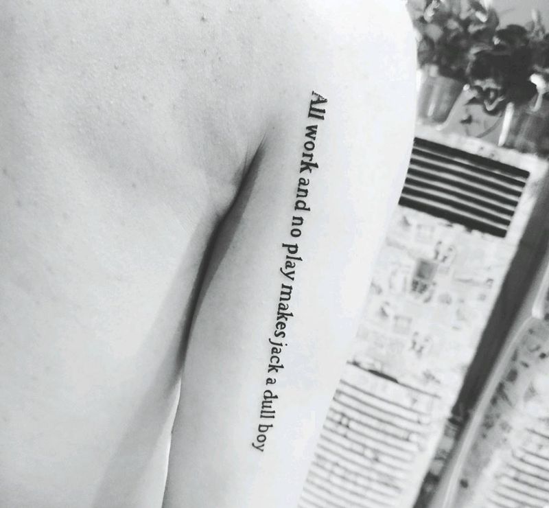 宋体英文设计纹身图片