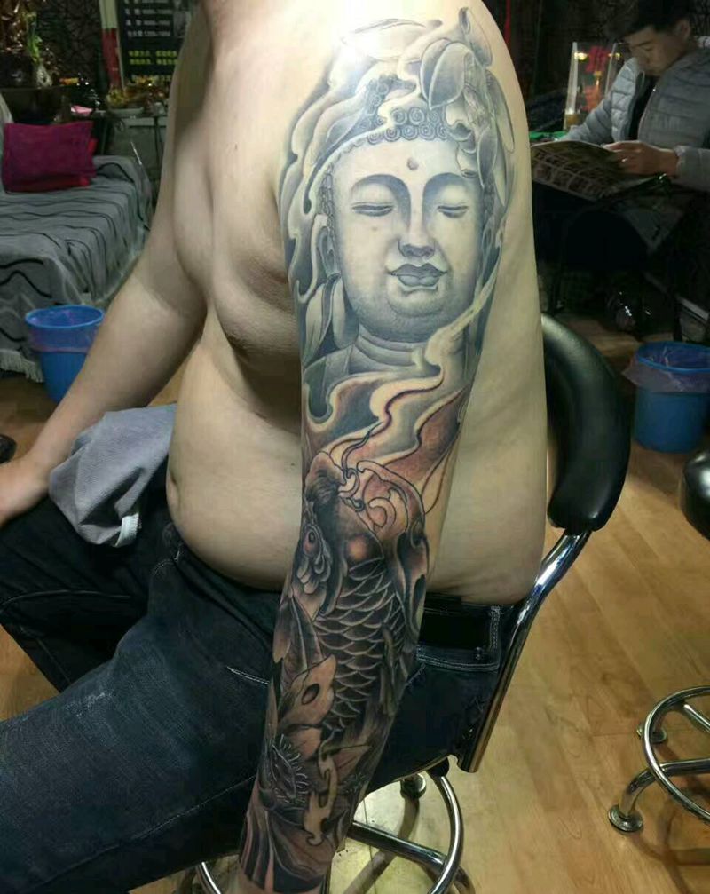 花臂外侧纹身图片_手臂传统成品纹身图案