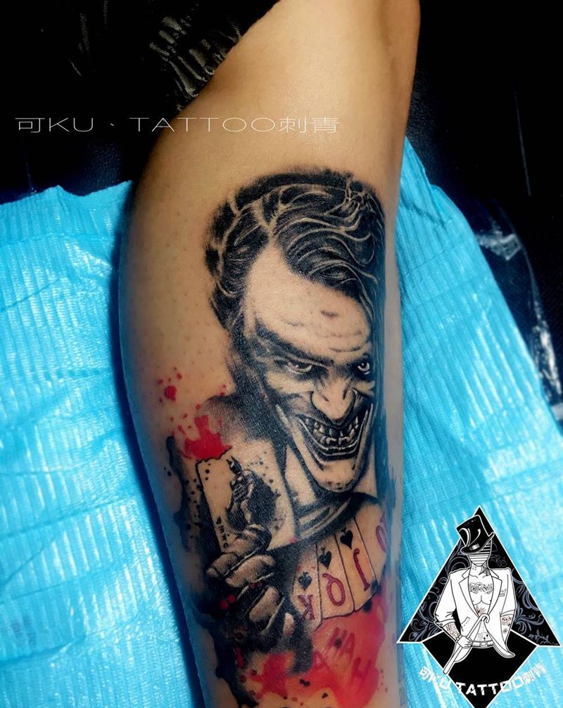 小丑纹身图片_成品腿部欧美写实肖像人物几何原创纹身图案