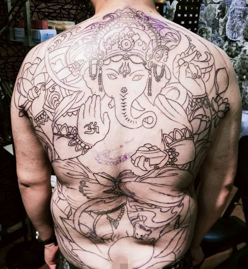 象神待续纹身图片_背部纹身图案