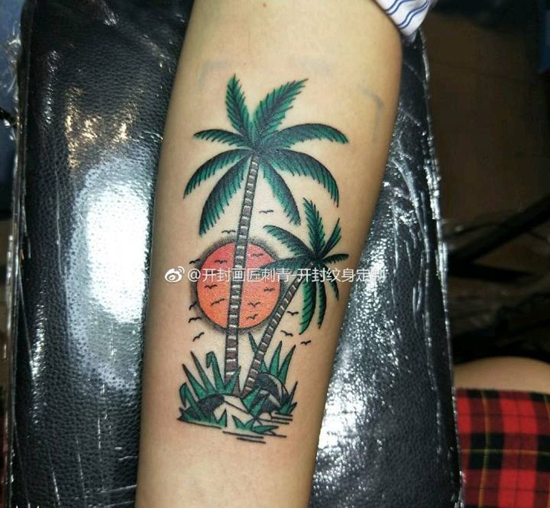 椰子树纹身图片_手臂手部New School新传统椰子树纹身图案
