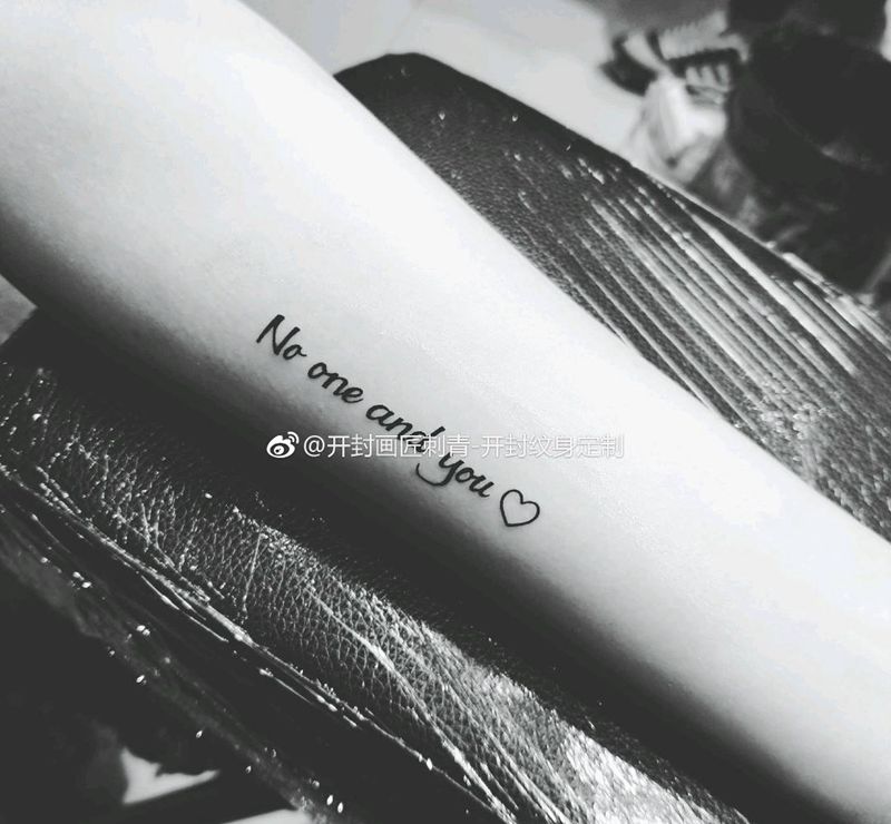 原创英文设计纹身图片_手臂手部花体字几何英文小臂情侣纹身图案