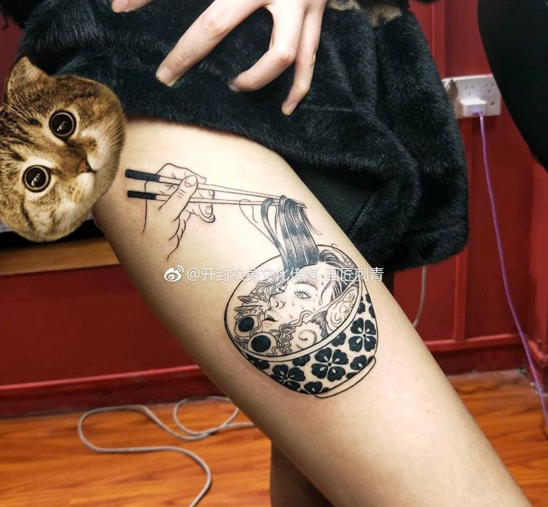 轻暗黑纹身图片_臀部腿部点刺暗黑系女人纹身图案