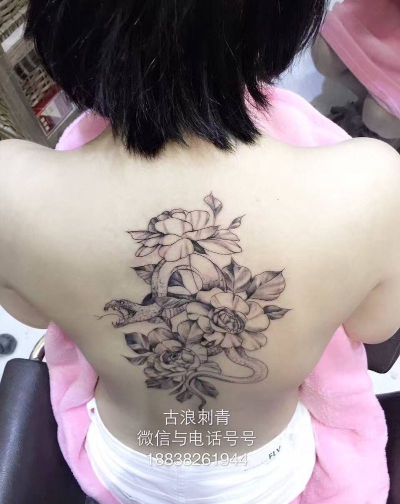 蛇纹身图片_成品背部肩部腿部手臂清新动物植物图腾纹身图案