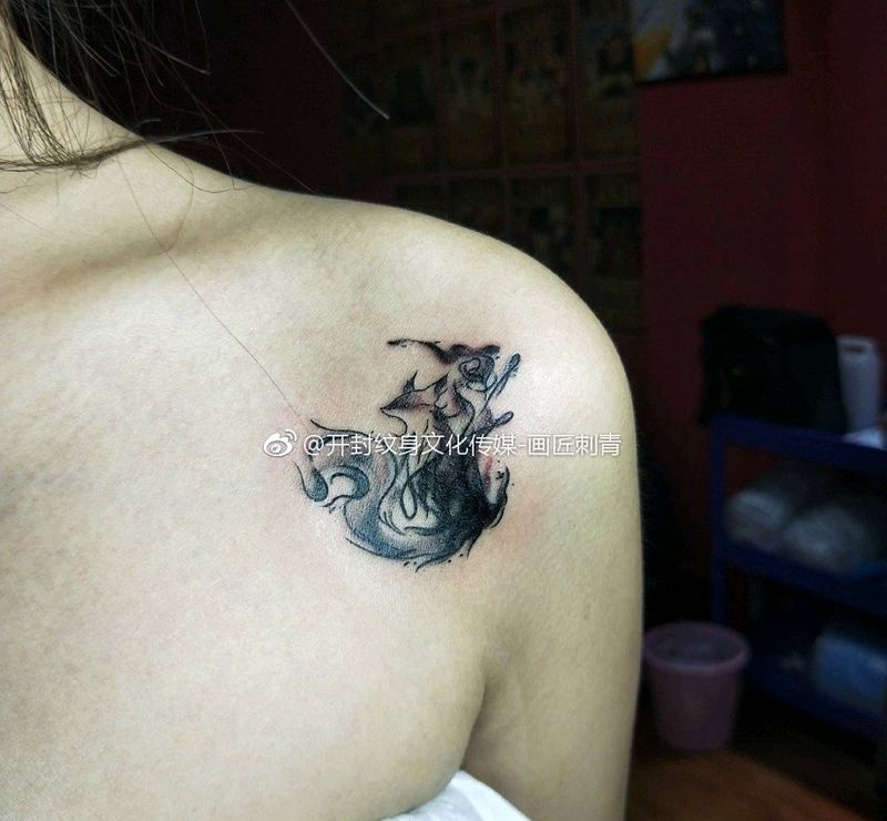 遮盖设计纹身图片_颈部肩部水墨纹身图案