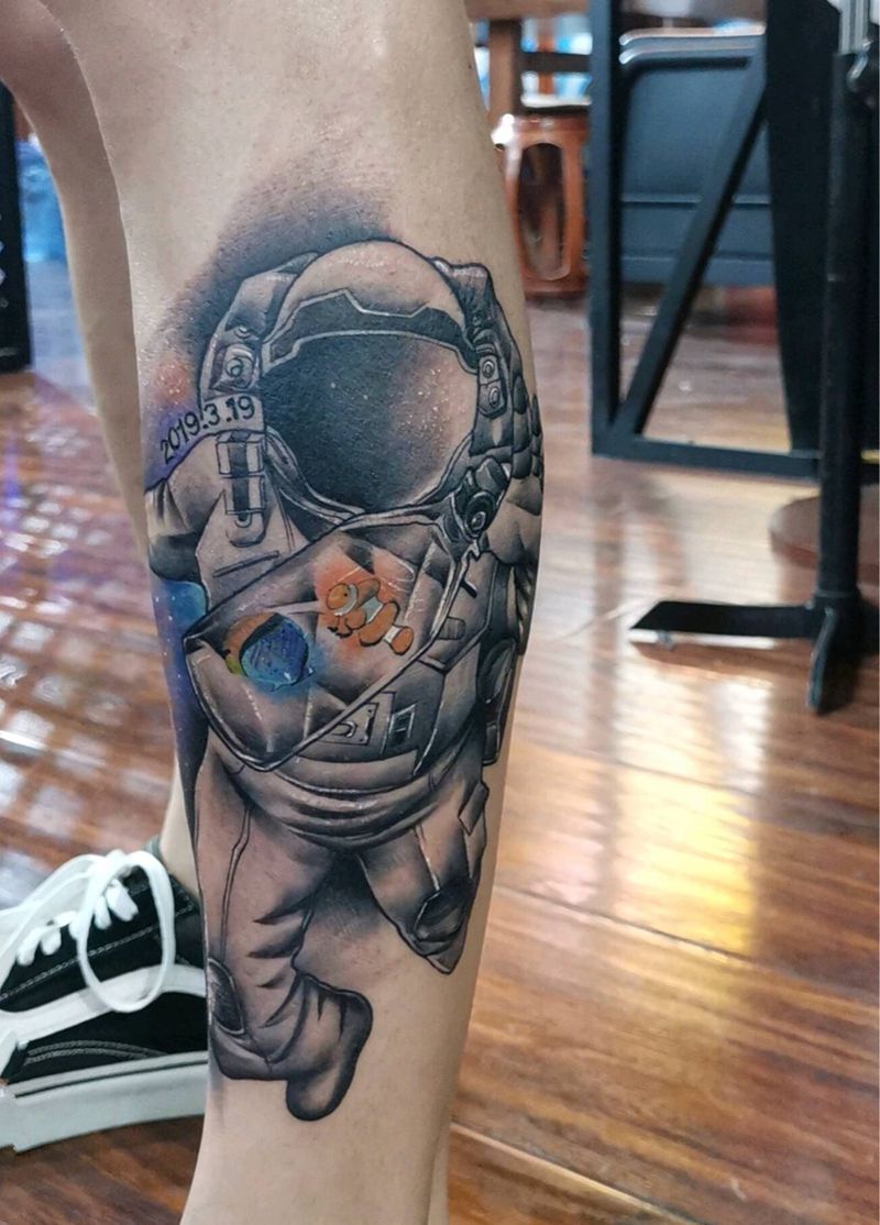 宇航员纹身图片_手臂腿部欧美写实New School纹身图案