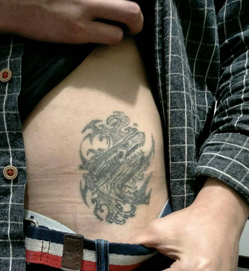 遮盖。部分已恢复纹身图片