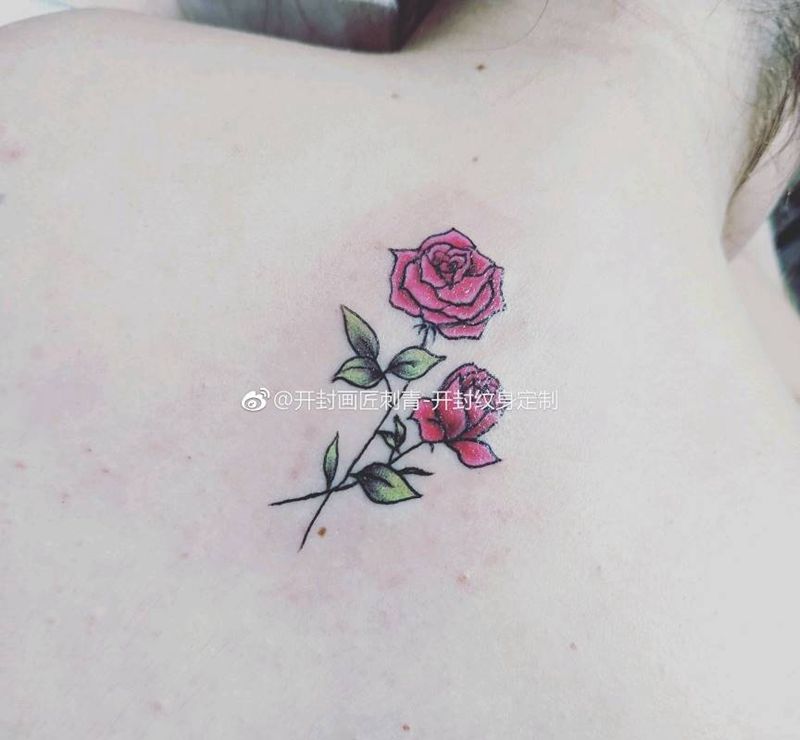 玫瑰纹身图片_背部欧美清新写实几何植物原创成品纹身图案