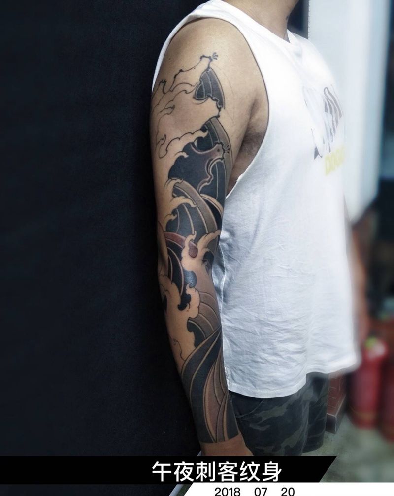 浪臂纹身图片_成品肩部颈部传统习俗动物原创纹身图案