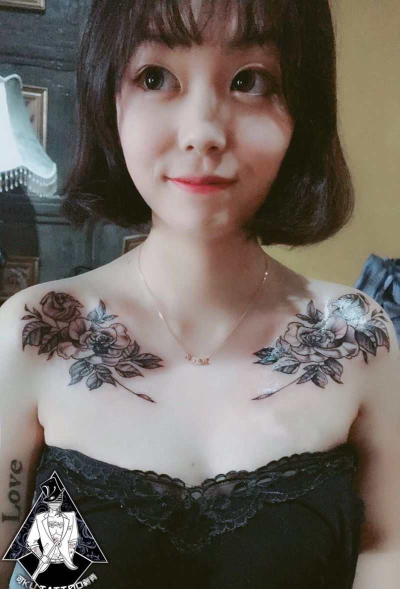 肩花纹身图片_成品肩部胸部欧美清新写实植物玫瑰纹身图案