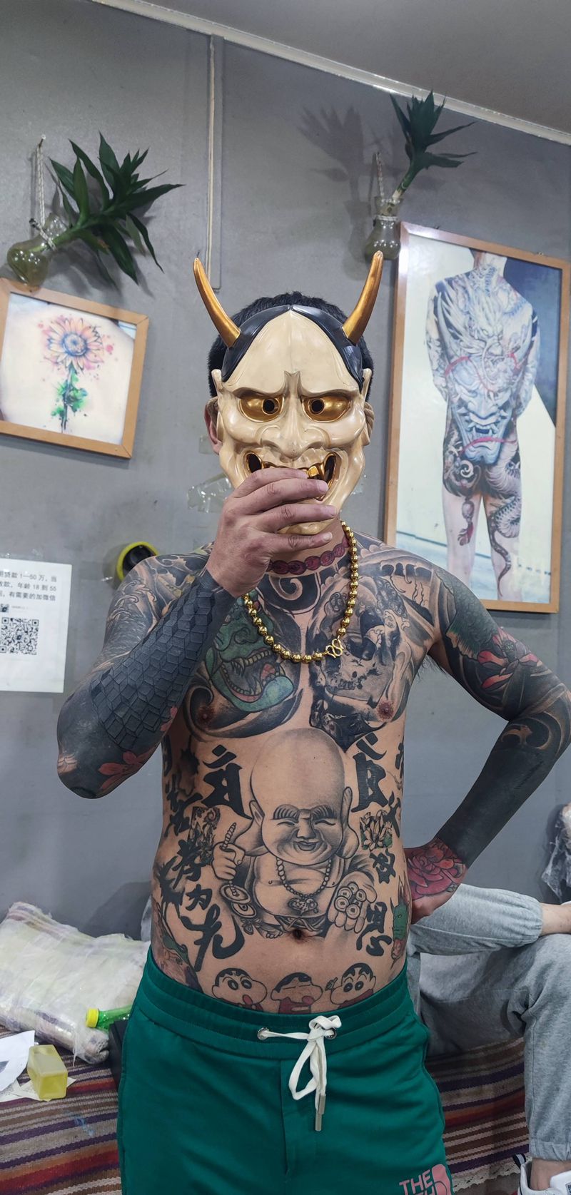 老大哥一身的奇奇怪怪纹身图片_奇奇怪怪纹身图案